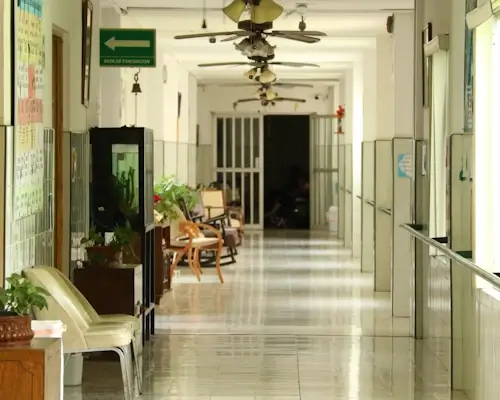 Sala de espera del asilo