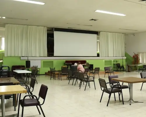 Habitación con piano en el asilo